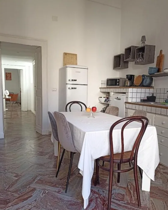 Coin repas et cuisine de la maison